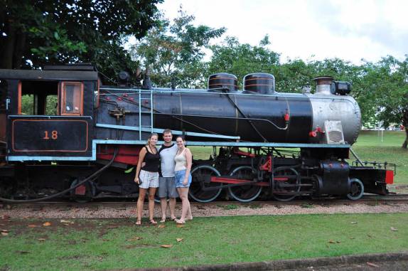 Com o Rodrigo e a Rosana, no parque nas antigas instalações da ferrovia Madeira-Mamoré, em Porto Velho, capital de Rondônia